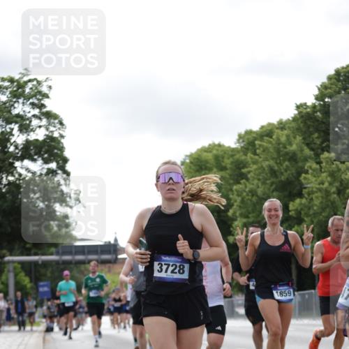 29.06.2025 - hella hamburg halbmarathon Jannik Wohlers http://msf.ph/oto/8149404 29.06.2025 10:12:56 Lombardsbrücke 1007, 1747, 1859, 2961, 3218, 3360, 3728, 3729, 4187, 5546, 6489, 7346, 7460, 8913, 9527, 9612, 12492, 13331, 15922, 16030, 16437, 17474, 17988, 18048, 18222, 18732, 18754, 19035 meine-sportfotos.de