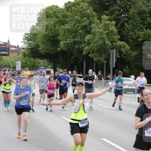 29.06.2025 - hella hamburg halbmarathon Jannik Wohlers http://msf.ph/oto/8149413 29.06.2025 10:49:55 Lombardsbrücke 1259, 1828, 2047, 3203, 3680, 3701, 3710, 3805, 3897, 4168, 5119, 5997, 6680, 6830, 7677, 7721, 7722, 7755, 8299, 9605, 10060, 10286, 10617, 11426, 11696, 11716, 12079, 13127, 13128, 13846, 13887, 14102, 14144, 14591, 14940, 15230, 15551, 16410, 16412, 16489, 16635, 16670, 16742, 17256, 19058, 19086 meine-sportfotos.de
