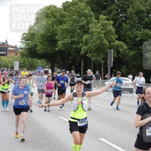 29.06.2025 - hella hamburg halbmarathon Jannik Wohlers http://msf.ph/oto/8149423 29.06.2025 10:49:55 Lombardsbrücke 1259, 1828, 2047, 3203, 3680, 3701, 3710, 3805, 3897, 4168, 5119, 5997, 6680, 6830, 7677, 7721, 7722, 7755, 8299, 9605, 10060, 10286, 10617, 11426, 11696, 11716, 12079, 13127, 13128, 13846, 13887, 14102, 14144, 14591, 14940, 15230, 15551, 16410, 16412, 16489, 16635, 16670, 16742, 17256, 19058, 19086 meine-sportfotos.de