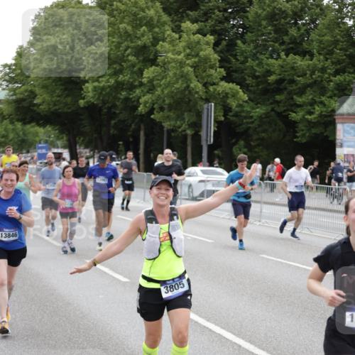 29.06.2025 - hella hamburg halbmarathon Jannik Wohlers http://msf.ph/oto/8149458 29.06.2025 10:49:56 Lombardsbrücke 1259, 1828, 2047, 3203, 3680, 3701, 3710, 3805, 3897, 4168, 4961, 5119, 5997, 6680, 6830, 7677, 7721, 7722, 7755, 8299, 9605, 10060, 10286, 10617, 10744, 11426, 11696, 11716, 12079, 13127, 13128, 13846, 13887, 14102, 14144, 14591, 14940, 15230, 15551, 16410, 16412, 16489, 16635, 16670, 16742, 17256, 18483, 19058, 19086 meine-sportfotos.de