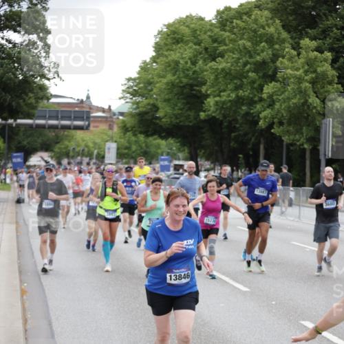 29.06.2025 - hella hamburg halbmarathon Jannik Wohlers http://msf.ph/oto/8149476 29.06.2025 10:49:57 Lombardsbrücke 1259, 1828, 2047, 3203, 3680, 3701, 3710, 3805, 3897, 4168, 4961, 5119, 5997, 6680, 6830, 7505, 7677, 7721, 7755, 8299, 9605, 10060, 10286, 10744, 11426, 11696, 11716, 12079, 13127, 13846, 13887, 14102, 14144, 14591, 14940, 15230, 15467, 15551, 16410, 16412, 16489, 16635, 16670, 16742, 17256, 18483, 19058, 19086 meine-sportfotos.de