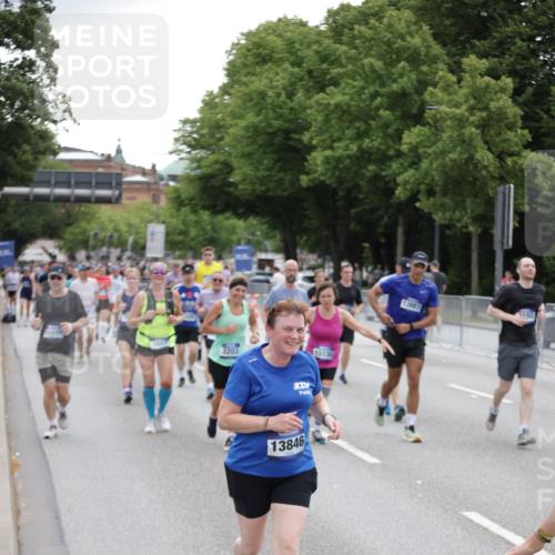 29.06.2025 - hella hamburg halbmarathon Jannik Wohlers http://msf.ph/oto/8149491 29.06.2025 10:49:57 Lombardsbrücke 1259, 1828, 2047, 3203, 3680, 3701, 3710, 3805, 3897, 4168, 4961, 5119, 5997, 6680, 6830, 7505, 7677, 7721, 7755, 8299, 9605, 10060, 10286, 10744, 11426, 11696, 11716, 12079, 13127, 13846, 13887, 14102, 14144, 14591, 14940, 15230, 15467, 15551, 16410, 16412, 16489, 16635, 16670, 16742, 17256, 18483, 19058, 19086 meine-sportfotos.de