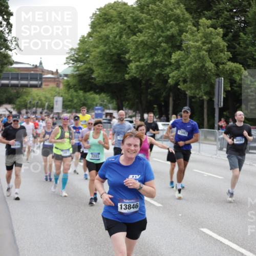29.06.2025 - hella hamburg halbmarathon Jannik Wohlers http://msf.ph/oto/8149504 29.06.2025 10:49:57 Lombardsbrücke 1259, 1828, 2047, 3203, 3680, 3701, 3710, 3805, 3897, 4168, 4961, 5119, 5997, 6680, 6830, 7505, 7677, 7721, 7755, 8299, 9605, 10060, 10286, 10744, 11426, 11696, 11716, 12079, 13127, 13846, 13887, 14102, 14144, 14591, 14940, 15230, 15467, 15551, 16410, 16412, 16489, 16635, 16670, 16742, 17256, 18483, 19058, 19086 meine-sportfotos.de