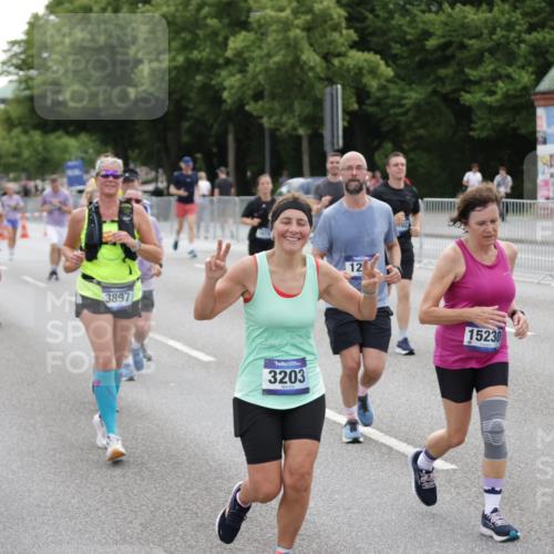 29.06.2025 - hella hamburg halbmarathon Jannik Wohlers http://msf.ph/oto/8149525 29.06.2025 10:50:00 Lombardsbrücke 1259, 1828, 2047, 3203, 3680, 3710, 3805, 3897, 4168, 4961, 5119, 5131, 5997, 6680, 7505, 7677, 8299, 10286, 10744, 11426, 11696, 11716, 12079, 13887, 14102, 14144, 14591, 14940, 15230, 15467, 15551, 16489, 16635, 16670, 16742, 17256, 17790, 18483, 19058 meine-sportfotos.de