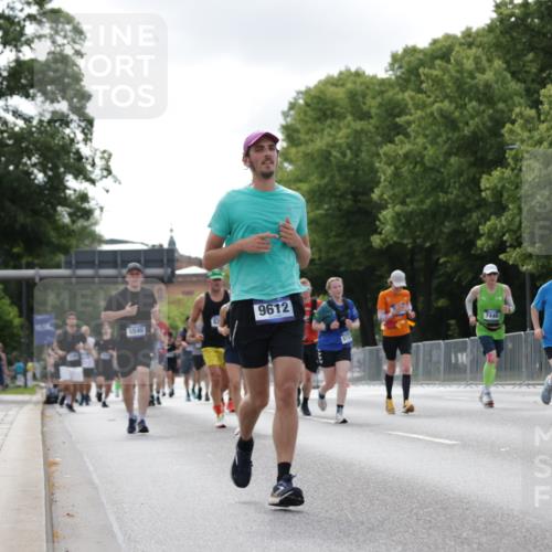29.06.2025 - hella hamburg halbmarathon Jannik Wohlers http://msf.ph/oto/8149527 29.06.2025 10:13:03 Lombardsbrücke 1007, 1747, 1859, 2055, 2961, 3218, 3360, 3728, 3729, 4187, 4795, 4950, 5546, 6489, 6717, 6724, 7346, 7446, 7447, 7460, 8279, 8913, 9527, 9612, 12492, 13331, 13928, 15663, 15922, 17474, 18222, 18231, 18754, 19035 meine-sportfotos.de