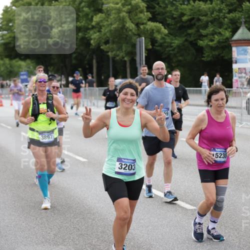 29.06.2025 - hella hamburg halbmarathon Jannik Wohlers http://msf.ph/oto/8149535 29.06.2025 10:50:00 Lombardsbrücke 1259, 1828, 2047, 3203, 3680, 3710, 3805, 3897, 4168, 4961, 5119, 5131, 5997, 6680, 7505, 7677, 8299, 10286, 10744, 11426, 11696, 11716, 12079, 13887, 14102, 14144, 14591, 14940, 15230, 15467, 15551, 16489, 16635, 16670, 16742, 17256, 17790, 18483, 19058 meine-sportfotos.de
