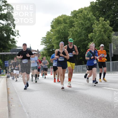 29.06.2025 - hella hamburg halbmarathon Jannik Wohlers http://msf.ph/oto/8149536 29.06.2025 10:13:06 Lombardsbrücke 1007, 1859, 2055, 2961, 3729, 4187, 4795, 4950, 5232, 5546, 6026, 6717, 6724, 7346, 7446, 7447, 7460, 8279, 9128, 9527, 9612, 12492, 12928, 12929, 13331, 13928, 15663, 15922, 16491, 17474, 18222, 18231, 19035 meine-sportfotos.de