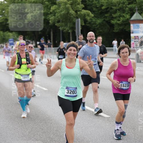 29.06.2025 - hella hamburg halbmarathon Jannik Wohlers http://msf.ph/oto/8149539 29.06.2025 10:50:00 Lombardsbrücke 1259, 1828, 2047, 3203, 3680, 3710, 3805, 3897, 4168, 4961, 5119, 5131, 5997, 6680, 7505, 7677, 8299, 10286, 10744, 11426, 11696, 11716, 12079, 13887, 14102, 14144, 14591, 14940, 15230, 15467, 15551, 16489, 16635, 16670, 16742, 17256, 17790, 18483, 19058 meine-sportfotos.de