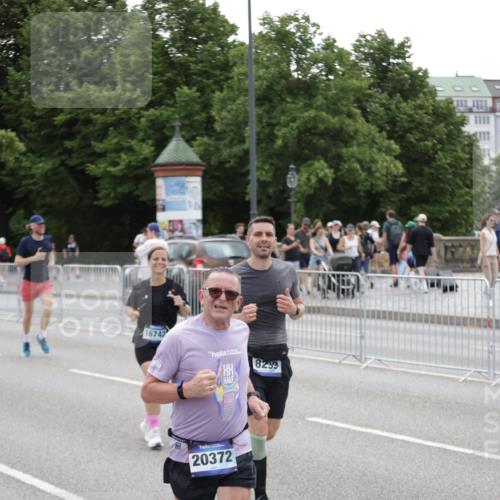 29.06.2025 - hella hamburg halbmarathon Jannik Wohlers http://msf.ph/oto/8149590 29.06.2025 10:50:04 Lombardsbrücke 1259, 1828, 2047, 3203, 3680, 3710, 3805, 3897, 4168, 4961, 5119, 5131, 7505, 7677, 8299, 8834, 10286, 10744, 11426, 11696, 13887, 14102, 14591, 14940, 15017, 15230, 15467, 15551, 16489, 16593, 16670, 16742, 17790, 18067, 18092, 18483 meine-sportfotos.de