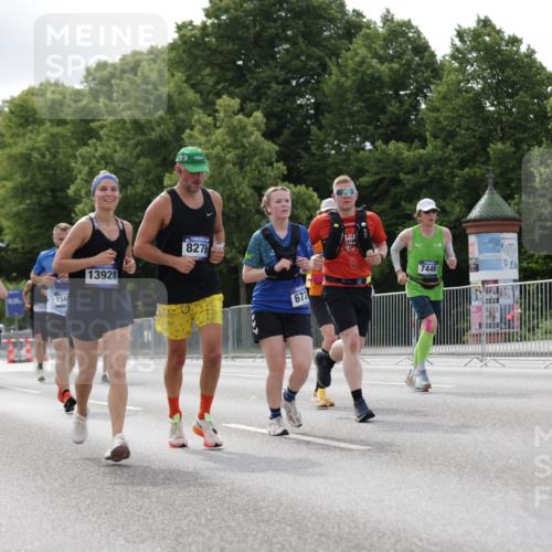 29.06.2025 - hella hamburg halbmarathon Jannik Wohlers http://msf.ph/oto/8149595 29.06.2025 10:13:07 Lombardsbrücke 1007, 1859, 2055, 2721, 2904, 3729, 4187, 4795, 4950, 5232, 5546, 6026, 6717, 6724, 7346, 7446, 7447, 7460, 7913, 8279, 9128, 9527, 9612, 12492, 12928, 12929, 13331, 13928, 15663, 15922, 16491, 17472, 17474, 18222, 18231, 19035 meine-sportfotos.de