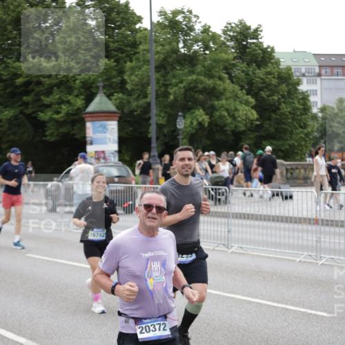 29.06.2025 - hella hamburg halbmarathon Jannik Wohlers http://msf.ph/oto/8149606 29.06.2025 10:50:04 Lombardsbrücke 1259, 1828, 2047, 3203, 3680, 3710, 3805, 3897, 4168, 4961, 5119, 5131, 7505, 7677, 8299, 8834, 10286, 10744, 11426, 11696, 13887, 14102, 14591, 14940, 15017, 15230, 15467, 15551, 16489, 16593, 16670, 16742, 17790, 18067, 18092, 18483 meine-sportfotos.de
