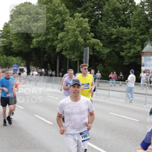 29.06.2025 - hella hamburg halbmarathon Jannik Wohlers http://msf.ph/oto/8149615 29.06.2025 10:50:06 Lombardsbrücke 1259, 1828, 2047, 3203, 3680, 3897, 4642, 4961, 5119, 5131, 7505, 7677, 8299, 8834, 10744, 11696, 13887, 14102, 14591, 15017, 15230, 15416, 15467, 15551, 16489, 16593, 16670, 16742, 17790, 18067, 18092, 18483 meine-sportfotos.de