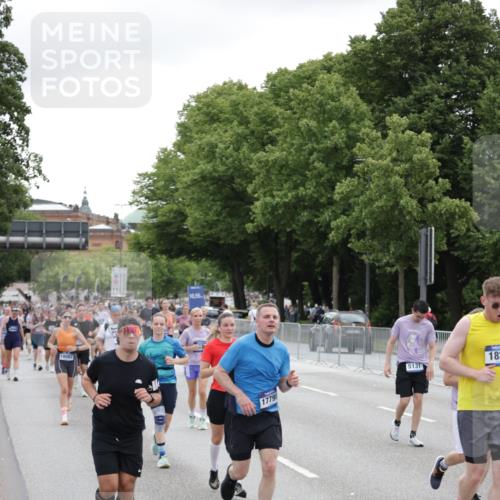 29.06.2025 - hella hamburg halbmarathon Jannik Wohlers http://msf.ph/oto/8149640 29.06.2025 10:50:07 Lombardsbrücke 1259, 1828, 2047, 3203, 3680, 3838, 4642, 4695, 4961, 5119, 5131, 7505, 7677, 7938, 8299, 8834, 9933, 10744, 11696, 13887, 14102, 14591, 15017, 15105, 15230, 15416, 15467, 15551, 16489, 16593, 16670, 16742, 17790, 18067, 18092, 18483 meine-sportfotos.de