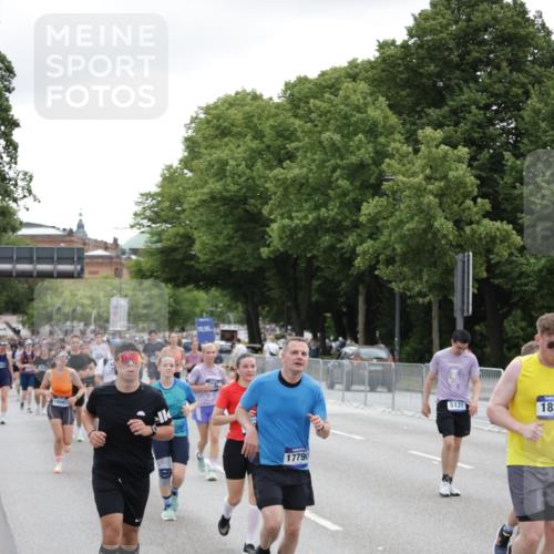 29.06.2025 - hella hamburg halbmarathon Jannik Wohlers http://msf.ph/oto/8149652 29.06.2025 10:50:07 Lombardsbrücke 1259, 1828, 2047, 3203, 3680, 3838, 4642, 4695, 4961, 5119, 5131, 7505, 7677, 7938, 8299, 8834, 9933, 10744, 11696, 13887, 14102, 14591, 15017, 15105, 15230, 15416, 15467, 15551, 16489, 16593, 16670, 16742, 17790, 18067, 18092, 18483 meine-sportfotos.de