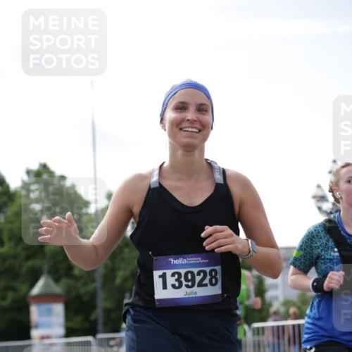 29.06.2025 - hella hamburg halbmarathon Jannik Wohlers http://msf.ph/oto/8149664 29.06.2025 10:13:10 Lombardsbrücke 1007, 1859, 2055, 2721, 2904, 2987, 3729, 4187, 4795, 4950, 5232, 5546, 6026, 6717, 6724, 7346, 7446, 7447, 7460, 7913, 8279, 9128, 9612, 10977, 12313, 12797, 12928, 12929, 13331, 13928, 15663, 16491, 17472, 17474, 18222, 18231, 19035, 19190 meine-sportfotos.de