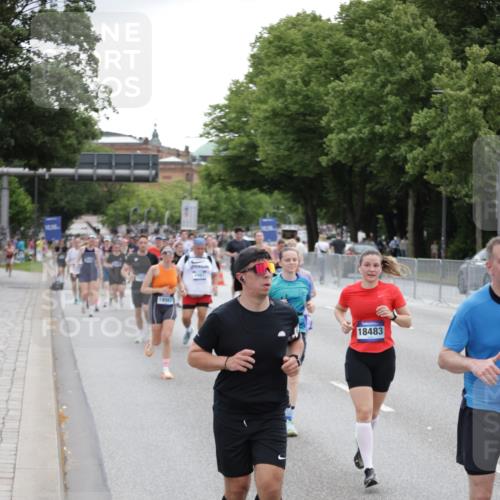 29.06.2025 - hella hamburg halbmarathon Jannik Wohlers http://msf.ph/oto/8149700 29.06.2025 10:50:08 Lombardsbrücke 1259, 1828, 2047, 3203, 3680, 3838, 4642, 4695, 4961, 5131, 7505, 7677, 7938, 8299, 8833, 8834, 9096, 9933, 10744, 11696, 13887, 14102, 14591, 14762, 15017, 15105, 15230, 15416, 15467, 15551, 16489, 16593, 16670, 16742, 17790, 18067, 18092, 18483 meine-sportfotos.de