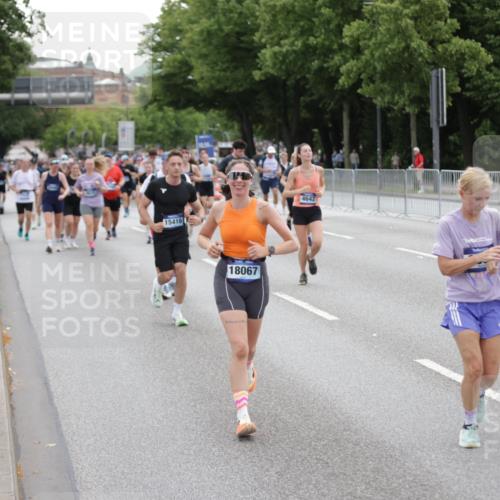 29.06.2025 - hella hamburg halbmarathon Jannik Wohlers http://msf.ph/oto/8149706 29.06.2025 10:50:11 Lombardsbrücke 1259, 1828, 1930, 2047, 3184, 3647, 3680, 3838, 4642, 4695, 4961, 5131, 7133, 7161, 7505, 7677, 7938, 8299, 8833, 8834, 9096, 9168, 9933, 10744, 14102, 14591, 14762, 15017, 15105, 15230, 15416, 15467, 15551, 16489, 16593, 16670, 16742, 17790, 18067, 18092, 18483 meine-sportfotos.de