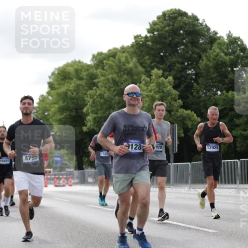 29.06.2025 - hella hamburg halbmarathon Jannik Wohlers http://msf.ph/oto/8149708 29.06.2025 10:13:12 Lombardsbrücke 2055, 2359, 2721, 2904, 2987, 4187, 4795, 4950, 5232, 5546, 5631, 6026, 6717, 6724, 7446, 7447, 7460, 7913, 8279, 9128, 9612, 9631, 10977, 12313, 12797, 12928, 12929, 13331, 13928, 15663, 16491, 17472, 18222, 18231, 19035, 19190 meine-sportfotos.de