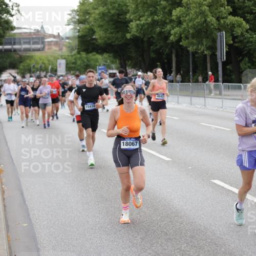 29.06.2025 - hella hamburg halbmarathon Jannik Wohlers http://msf.ph/oto/8149724 29.06.2025 10:50:11 Lombardsbrücke 1259, 1828, 1930, 2047, 3184, 3647, 3680, 3838, 4642, 4695, 4961, 5131, 7133, 7161, 7505, 7677, 7938, 8299, 8833, 8834, 9096, 9168, 9933, 10744, 14102, 14591, 14762, 15017, 15105, 15230, 15416, 15467, 15551, 16489, 16593, 16670, 16742, 17790, 18067, 18092, 18483 meine-sportfotos.de