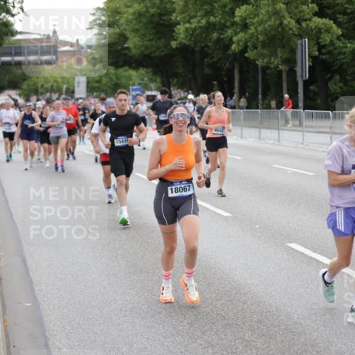 29.06.2025 - hella hamburg halbmarathon Jannik Wohlers http://msf.ph/oto/8149729 29.06.2025 10:50:11 Lombardsbrücke 1259, 1828, 1930, 2047, 3184, 3647, 3680, 3838, 4642, 4695, 4961, 5131, 7133, 7161, 7505, 7677, 7938, 8299, 8833, 8834, 9096, 9168, 9933, 10744, 14102, 14591, 14762, 15017, 15105, 15230, 15416, 15467, 15551, 16489, 16593, 16670, 16742, 17790, 18067, 18092, 18483 meine-sportfotos.de