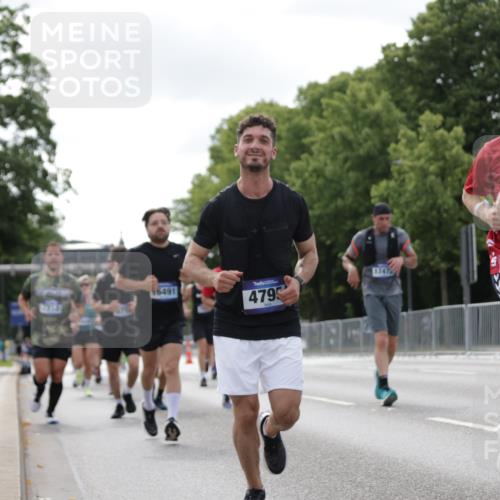 29.06.2025 - hella hamburg halbmarathon Jannik Wohlers http://msf.ph/oto/8149732 29.06.2025 10:13:13 Lombardsbrücke 2055, 2359, 2721, 2904, 2987, 4795, 4950, 5232, 5546, 5631, 6026, 6717, 6724, 7446, 7447, 7460, 7913, 8279, 9128, 9612, 9631, 10977, 12313, 12797, 12928, 12929, 13331, 13928, 15663, 16491, 17472, 18222, 18231, 19035, 19190 meine-sportfotos.de