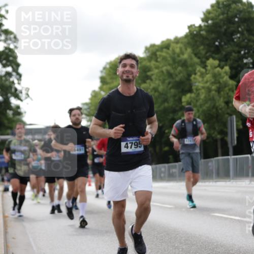 29.06.2025 - hella hamburg halbmarathon Jannik Wohlers http://msf.ph/oto/8149736 29.06.2025 10:13:13 Lombardsbrücke 2055, 2359, 2721, 2904, 2987, 4795, 4950, 5232, 5546, 5631, 6026, 6717, 6724, 7446, 7447, 7460, 7913, 8279, 9128, 9612, 9631, 10977, 12313, 12797, 12928, 12929, 13331, 13928, 15663, 16491, 17472, 18222, 18231, 19035, 19190 meine-sportfotos.de