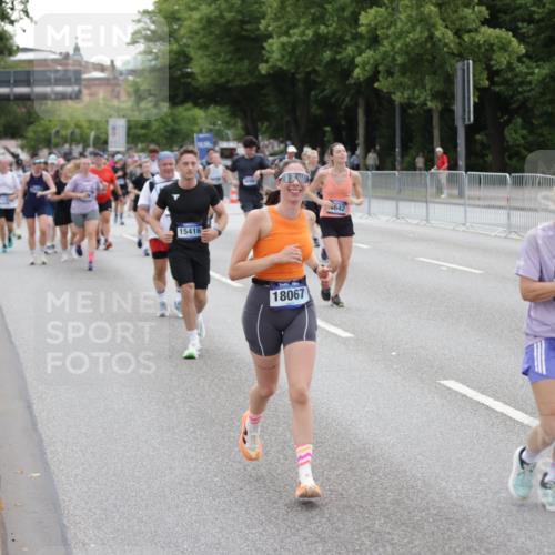 29.06.2025 - hella hamburg halbmarathon Jannik Wohlers http://msf.ph/oto/8149738 29.06.2025 10:50:11 Lombardsbrücke 1259, 1828, 1930, 2047, 3184, 3647, 3680, 3838, 4642, 4695, 4961, 5131, 7133, 7161, 7505, 7677, 7938, 8299, 8833, 8834, 9096, 9168, 9933, 10744, 14102, 14591, 14762, 15017, 15105, 15230, 15416, 15467, 15551, 16489, 16593, 16670, 16742, 17790, 18067, 18092, 18483 meine-sportfotos.de