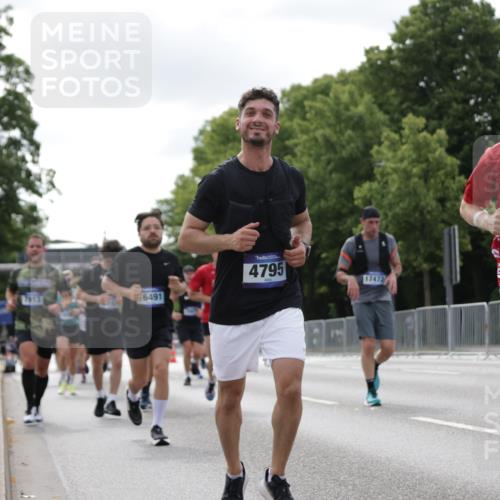 29.06.2025 - hella hamburg halbmarathon Jannik Wohlers http://msf.ph/oto/8149740 29.06.2025 10:13:13 Lombardsbrücke 2055, 2359, 2721, 2904, 2987, 4795, 4950, 5232, 5546, 5631, 6026, 6717, 6724, 7446, 7447, 7460, 7913, 8279, 9128, 9612, 9631, 10977, 12313, 12797, 12928, 12929, 13331, 13928, 15663, 16491, 17472, 18222, 18231, 19035, 19190 meine-sportfotos.de