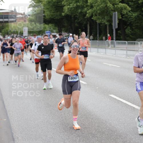 29.06.2025 - hella hamburg halbmarathon Jannik Wohlers http://msf.ph/oto/8149746 29.06.2025 10:50:11 Lombardsbrücke 1259, 1828, 1930, 2047, 3184, 3647, 3680, 3838, 4642, 4695, 4961, 5131, 7133, 7161, 7505, 7677, 7938, 8299, 8833, 8834, 9096, 9168, 9933, 10744, 14102, 14591, 14762, 15017, 15105, 15230, 15416, 15467, 15551, 16489, 16593, 16670, 16742, 17790, 18067, 18092, 18483 meine-sportfotos.de