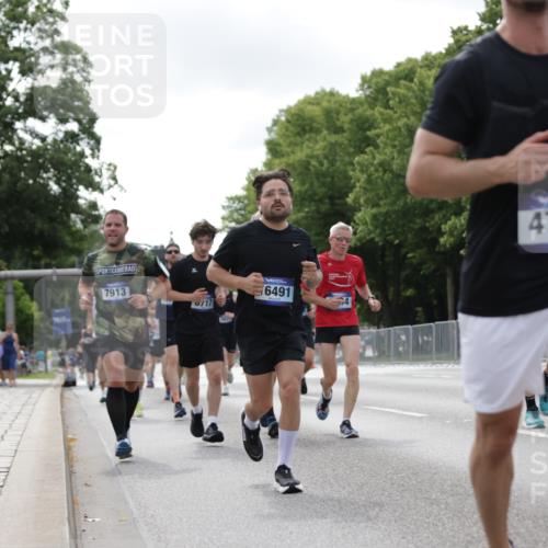 29.06.2025 - hella hamburg halbmarathon Jannik Wohlers http://msf.ph/oto/8149752 29.06.2025 10:13:13 Lombardsbrücke 2055, 2359, 2721, 2904, 2987, 4795, 4950, 5232, 5546, 5631, 6026, 6717, 6724, 7446, 7447, 7460, 7913, 8279, 9128, 9612, 9631, 10977, 12313, 12797, 12928, 12929, 13331, 13928, 15663, 16491, 17472, 18222, 18231, 19035, 19190 meine-sportfotos.de