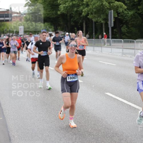 29.06.2025 - hella hamburg halbmarathon Jannik Wohlers http://msf.ph/oto/8149757 29.06.2025 10:50:12 Lombardsbrücke 1259, 1828, 1930, 3184, 3647, 3838, 4642, 4695, 4961, 5131, 7133, 7161, 7505, 7677, 7938, 8299, 8833, 8834, 9096, 9168, 9933, 10437, 10744, 12392, 12393, 14102, 14591, 14762, 15017, 15105, 15416, 15467, 15551, 16489, 16593, 16670, 16742, 17337, 17790, 18067, 18092, 18483 meine-sportfotos.de