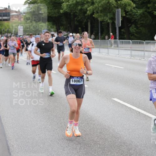 29.06.2025 - hella hamburg halbmarathon Jannik Wohlers http://msf.ph/oto/8149764 29.06.2025 10:50:12 Lombardsbrücke 1259, 1828, 1930, 3184, 3647, 3838, 4642, 4695, 4961, 5131, 7133, 7161, 7505, 7677, 7938, 8299, 8833, 8834, 9096, 9168, 9933, 10437, 10744, 12392, 12393, 14102, 14591, 14762, 15017, 15105, 15416, 15467, 15551, 16489, 16593, 16670, 16742, 17337, 17790, 18067, 18092, 18483 meine-sportfotos.de