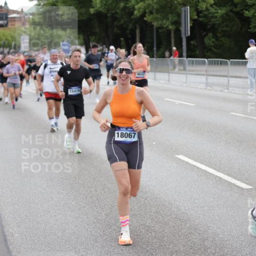 29.06.2025 - hella hamburg halbmarathon Jannik Wohlers http://msf.ph/oto/8149780 29.06.2025 10:50:12 Lombardsbrücke 1259, 1828, 1930, 3184, 3647, 3838, 4642, 4695, 4961, 5131, 7133, 7161, 7505, 7677, 7938, 8299, 8833, 8834, 9096, 9168, 9933, 10437, 10744, 12392, 12393, 14102, 14591, 14762, 15017, 15105, 15416, 15467, 15551, 16489, 16593, 16670, 16742, 17337, 17790, 18067, 18092, 18483 meine-sportfotos.de