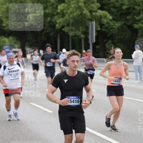 29.06.2025 - hella hamburg halbmarathon Jannik Wohlers http://msf.ph/oto/8149785 29.06.2025 10:50:14 Lombardsbrücke 1930, 2200, 3184, 3229, 3647, 3838, 4642, 4695, 4961, 5131, 7133, 7161, 7505, 7938, 8299, 8833, 8834, 9096, 9168, 9933, 10437, 10744, 12392, 12393, 14102, 14762, 15017, 15105, 15416, 15467, 16593, 16742, 17337, 17790, 18067, 18092, 18483 meine-sportfotos.de