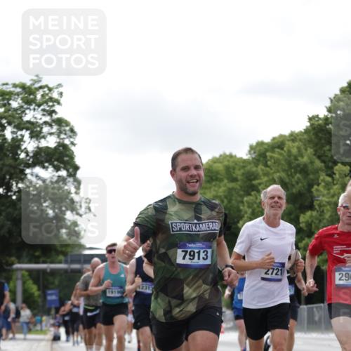 29.06.2025 - hella hamburg halbmarathon Jannik Wohlers http://msf.ph/oto/8149794 29.06.2025 10:13:15 Lombardsbrücke 1131, 2055, 2359, 2721, 2904, 2987, 4001, 4795, 4950, 5232, 5546, 5631, 5719, 6026, 6717, 6724, 7446, 7447, 7462, 7913, 8279, 9128, 9612, 9631, 10977, 12313, 12797, 12928, 12929, 13331, 13928, 15085, 15663, 16491, 17472, 18222, 18231, 19190 meine-sportfotos.de