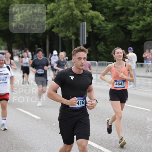 29.06.2025 - hella hamburg halbmarathon Jannik Wohlers http://msf.ph/oto/8149801 29.06.2025 10:50:14 Lombardsbrücke 1930, 2200, 3184, 3229, 3647, 3838, 4642, 4695, 4961, 5131, 7133, 7161, 7505, 7938, 8299, 8833, 8834, 9096, 9168, 9933, 10437, 10744, 12392, 12393, 14102, 14762, 15017, 15105, 15416, 15467, 16593, 16742, 17337, 17790, 18067, 18092, 18483 meine-sportfotos.de