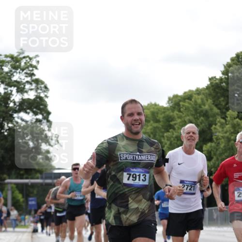 29.06.2025 - hella hamburg halbmarathon Jannik Wohlers http://msf.ph/oto/8149803 29.06.2025 10:13:15 Lombardsbrücke 1131, 2055, 2359, 2721, 2904, 2987, 4001, 4795, 4950, 5232, 5546, 5631, 5719, 6026, 6717, 6724, 7446, 7447, 7462, 7913, 8279, 9128, 9612, 9631, 10977, 12313, 12797, 12928, 12929, 13331, 13928, 15085, 15663, 16491, 17472, 18222, 18231, 19190 meine-sportfotos.de