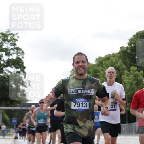 29.06.2025 - hella hamburg halbmarathon Jannik Wohlers http://msf.ph/oto/8149811 29.06.2025 10:13:15 Lombardsbrücke 1131, 2055, 2359, 2721, 2904, 2987, 4001, 4795, 4950, 5232, 5546, 5631, 5719, 6026, 6717, 6724, 7446, 7447, 7462, 7913, 8279, 9128, 9612, 9631, 10977, 12313, 12797, 12928, 12929, 13331, 13928, 15085, 15663, 16491, 17472, 18222, 18231, 19190 meine-sportfotos.de
