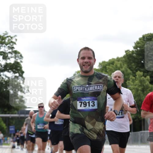 29.06.2025 - hella hamburg halbmarathon Jannik Wohlers http://msf.ph/oto/8149818 29.06.2025 10:13:16 Lombardsbrücke 1131, 2055, 2359, 2721, 2904, 2987, 4001, 4795, 4950, 5232, 5546, 5631, 5719, 6026, 6717, 6724, 7446, 7447, 7462, 7913, 8279, 8673, 9128, 9612, 9631, 10977, 12313, 12797, 12928, 12929, 13331, 13928, 15085, 15663, 16491, 17472, 18231, 19190 meine-sportfotos.de