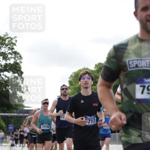 29.06.2025 - hella hamburg halbmarathon Jannik Wohlers http://msf.ph/oto/8149824 29.06.2025 10:13:16 Lombardsbrücke 1131, 2055, 2359, 2721, 2904, 2987, 4001, 4795, 4950, 5232, 5546, 5631, 5719, 6026, 6717, 6724, 7446, 7447, 7462, 7913, 8279, 8673, 9128, 9612, 9631, 10977, 12313, 12797, 12928, 12929, 13331, 13928, 15085, 15663, 16491, 17472, 18231, 19190 meine-sportfotos.de