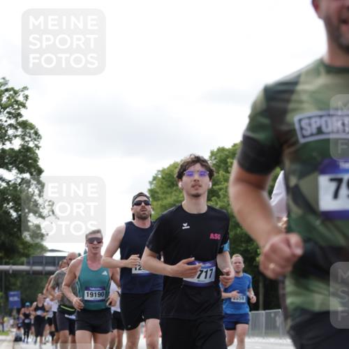 29.06.2025 - hella hamburg halbmarathon Jannik Wohlers http://msf.ph/oto/8149827 29.06.2025 10:13:16 Lombardsbrücke 1131, 2055, 2359, 2721, 2904, 2987, 4001, 4795, 4950, 5232, 5546, 5631, 5719, 6026, 6717, 6724, 7446, 7447, 7462, 7913, 8279, 8673, 9128, 9612, 9631, 10977, 12313, 12797, 12928, 12929, 13331, 13928, 15085, 15663, 16491, 17472, 18231, 19190 meine-sportfotos.de