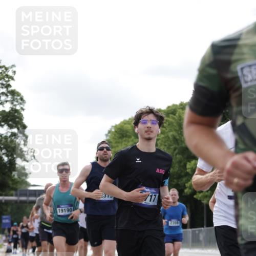 29.06.2025 - hella hamburg halbmarathon Jannik Wohlers http://msf.ph/oto/8149834 29.06.2025 10:13:16 Lombardsbrücke 1131, 2055, 2359, 2721, 2904, 2987, 4001, 4795, 4950, 5232, 5546, 5631, 5719, 6026, 6717, 6724, 7446, 7447, 7462, 7913, 8279, 8673, 9128, 9612, 9631, 10977, 12313, 12797, 12928, 12929, 13331, 13928, 15085, 15663, 16491, 17472, 18231, 19190 meine-sportfotos.de