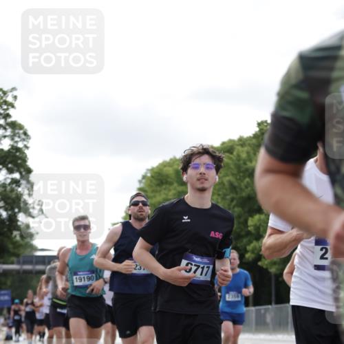 29.06.2025 - hella hamburg halbmarathon Jannik Wohlers http://msf.ph/oto/8149836 29.06.2025 10:13:16 Lombardsbrücke 1131, 2055, 2359, 2721, 2904, 2987, 4001, 4795, 4950, 5232, 5546, 5631, 5719, 6026, 6717, 6724, 7446, 7447, 7462, 7913, 8279, 8673, 9128, 9612, 9631, 10977, 12313, 12797, 12928, 12929, 13331, 13928, 15085, 15663, 16491, 17472, 18231, 19190 meine-sportfotos.de
