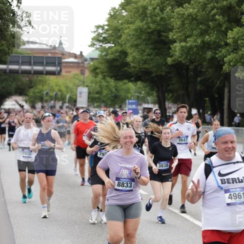 29.06.2025 - hella hamburg halbmarathon Jannik Wohlers http://msf.ph/oto/8149838 29.06.2025 10:50:17 Lombardsbrücke 1930, 2200, 3184, 3229, 3647, 3838, 4642, 4695, 4771, 4961, 5131, 6178, 7133, 7161, 7505, 7938, 8200, 8833, 8834, 9096, 9168, 9933, 10437, 10744, 12392, 12393, 14762, 15017, 15105, 15416, 15467, 16501, 16593, 17337, 17648, 17790, 18067, 18092, 18483 meine-sportfotos.de