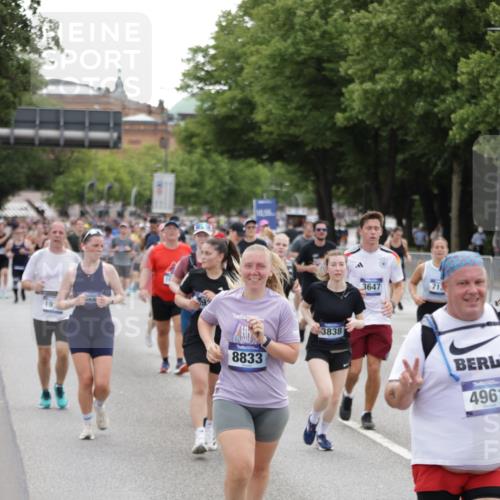 29.06.2025 - hella hamburg halbmarathon Jannik Wohlers http://msf.ph/oto/8149846 29.06.2025 10:50:17 Lombardsbrücke 1930, 2200, 3184, 3229, 3647, 3838, 4642, 4695, 4771, 4961, 5131, 6178, 7133, 7161, 7505, 7938, 8200, 8833, 8834, 9096, 9168, 9933, 10437, 10744, 12392, 12393, 14762, 15017, 15105, 15416, 15467, 16501, 16593, 17337, 17648, 17790, 18067, 18092, 18483 meine-sportfotos.de