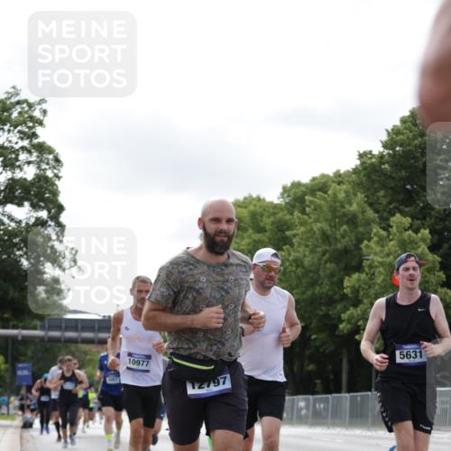 29.06.2025 - hella hamburg halbmarathon Jannik Wohlers http://msf.ph/oto/8149853 29.06.2025 10:13:19 Lombardsbrücke 1131, 1480, 2055, 2359, 2721, 2904, 2987, 4001, 4795, 4950, 5232, 5631, 5719, 6026, 6717, 6724, 7462, 7913, 8279, 8673, 9128, 9631, 10977, 11441, 12313, 12797, 12928, 12929, 15085, 15663, 15721, 15722, 16491, 17472, 18231, 19190 meine-sportfotos.de