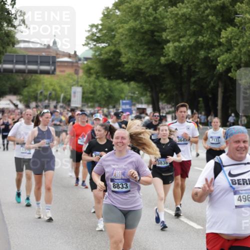 29.06.2025 - hella hamburg halbmarathon Jannik Wohlers http://msf.ph/oto/8149862 29.06.2025 10:50:17 Lombardsbrücke 1930, 2200, 3184, 3229, 3647, 3838, 4642, 4695, 4771, 4961, 5131, 6178, 7133, 7161, 7505, 7938, 8200, 8833, 8834, 9096, 9168, 9933, 10437, 10744, 12392, 12393, 14762, 15017, 15105, 15416, 15467, 16501, 16593, 17337, 17648, 17790, 18067, 18092, 18483 meine-sportfotos.de