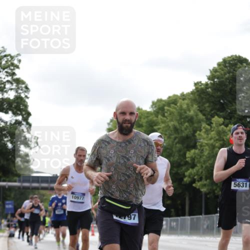 29.06.2025 - hella hamburg halbmarathon Jannik Wohlers http://msf.ph/oto/8149870 29.06.2025 10:13:19 Lombardsbrücke 1131, 1480, 2055, 2359, 2721, 2904, 2987, 4001, 4795, 4950, 5232, 5631, 5719, 6026, 6717, 6724, 7462, 7913, 8279, 8673, 9128, 9631, 10977, 11441, 12313, 12797, 12928, 12929, 15085, 15663, 15721, 15722, 16491, 17472, 18231, 19190 meine-sportfotos.de