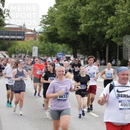 29.06.2025 - hella hamburg halbmarathon Jannik Wohlers http://msf.ph/oto/8149886 29.06.2025 10:50:17 Lombardsbrücke 1930, 2200, 3184, 3229, 3647, 3838, 4642, 4695, 4771, 4961, 5131, 6178, 7133, 7161, 7505, 7938, 8200, 8833, 8834, 9096, 9168, 9933, 10437, 10744, 12392, 12393, 14762, 15017, 15105, 15416, 15467, 16501, 16593, 17337, 17648, 17790, 18067, 18092, 18483 meine-sportfotos.de