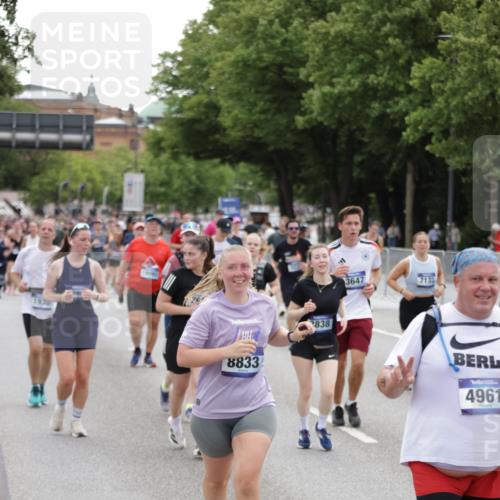 29.06.2025 - hella hamburg halbmarathon Jannik Wohlers http://msf.ph/oto/8149891 29.06.2025 10:50:17 Lombardsbrücke 1930, 2200, 3184, 3229, 3647, 3838, 4642, 4695, 4771, 4961, 5131, 6178, 7133, 7161, 7505, 7938, 8200, 8833, 8834, 9096, 9168, 9933, 10437, 10744, 12392, 12393, 14762, 15017, 15105, 15416, 15467, 16501, 16593, 17337, 17648, 17790, 18067, 18092, 18483 meine-sportfotos.de